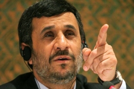Ahmadínežád tvrdí, že ví, kde se hledaný terorista skrývá.